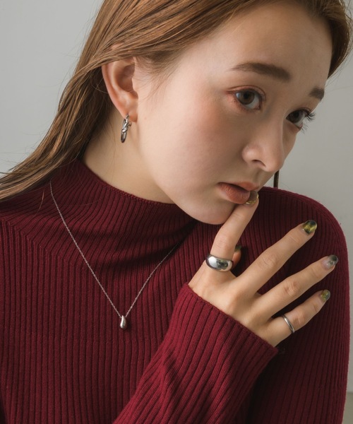 muku(ムク)の「PIERCE/KNOT WIRE(ピアス(両耳用)・レディース・シルバー/ゴールド・FREE)」の6枚目の写真