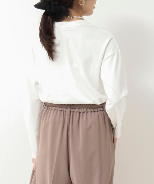 MICO COULIER(ミコクリエ)の「《防水・防汚・防油》トリプルケア ロゴプリントプルオーバー(Tシャツ/カットソー・レディース・オフホワイト/ベージュ/グレー・38)」の13枚目の写真