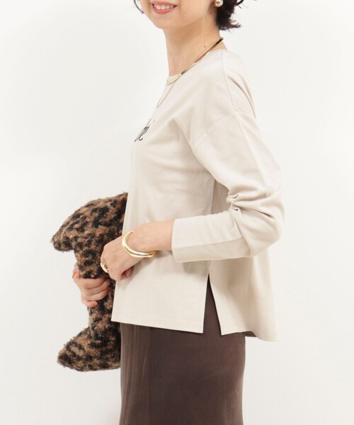 MICO COULIER(ミコクリエ)の「《防水・防汚・防油》トリプルケア ロゴプリントプルオーバー(Tシャツ/カットソー・レディース・オフホワイト/ベージュ/グレー・38)」の21枚目の写真