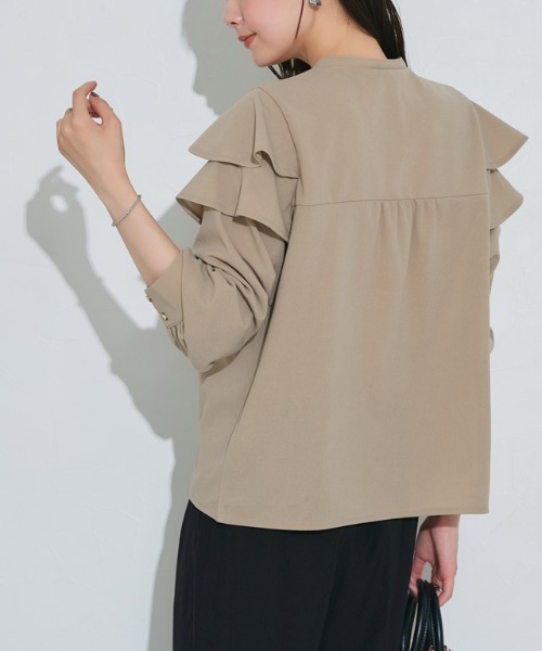 Pierrot(ピエロ)の「【接触冷感/UV/ウォッシャブル】ラッフルショルダーTブラウス(シャツ/ブラウス・レディース・ベージュ/ネイビー/グレー/オフホワイト・L/M)」の22枚目の写真