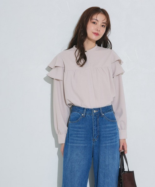 Pierrot(ピエロ)の「【接触冷感/UV/ウォッシャブル】ラッフルショルダーTブラウス(シャツ/ブラウス・レディース・ベージュ/ネイビー/グレー/オフホワイト・L/M)」の12枚目の写真