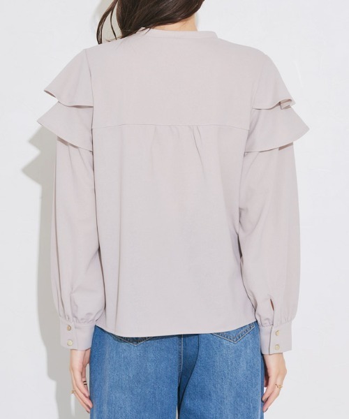 Pierrot(ピエロ)の「【接触冷感/UV/ウォッシャブル】ラッフルショルダーTブラウス(シャツ/ブラウス・レディース・ベージュ/ネイビー/グレー/オフホワイト・L/M)」の21枚目の写真