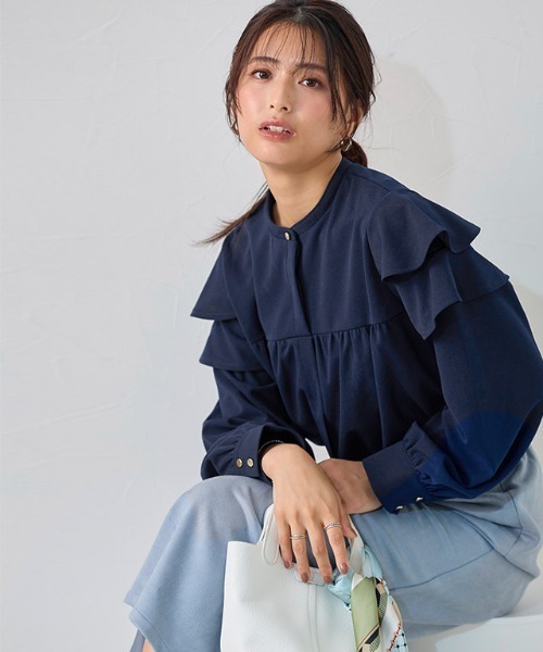 Pierrot(ピエロ)の「【接触冷感/UV/ウォッシャブル】ラッフルショルダーTブラウス(シャツ/ブラウス・レディース・ベージュ/ネイビー/グレー/オフホワイト・L/M)」の8枚目の写真