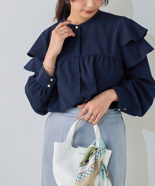 Pierrot(ピエロ)の「【接触冷感/UV/ウォッシャブル】ラッフルショルダーTブラウス(シャツ/ブラウス・レディース・ベージュ/ネイビー/グレー/オフホワイト・L/M)」の5枚目の写真