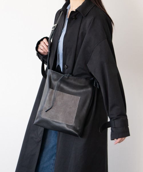 andrea cardone(アンドレアカルドネ)の「【ANDREA CARDONE】ミディアムサイズレザートートバッグバッグ(Q56613)(トートバッグ・レディース・ブラウン系その他/ブラック系その他・ALL)」の2枚目の写真