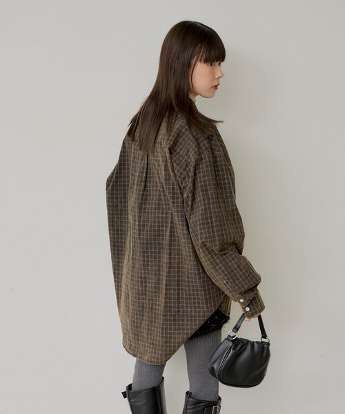 WHIMSIC（ウィムジック）の「【UNISEX】アシッドウォッシュプラッドシャツ（シャツ/ブラウス・メンズ・ネイビー/ベージュ/ブラウン・FREE）」の4枚目の写真