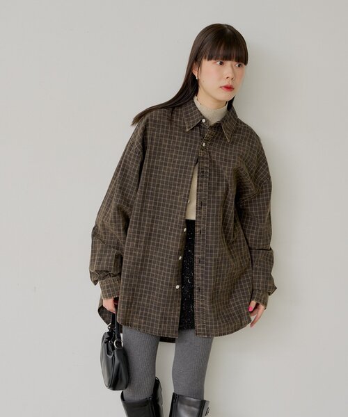 WHIMSIC（ウィムジック）の「【UNISEX】アシッドウォッシュプラッドシャツ（シャツ/ブラウス・メンズ・ネイビー/ベージュ/ブラウン・FREE）」の5枚目の写真