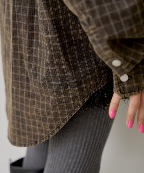 WHIMSIC（ウィムジック）の「【UNISEX】アシッドウォッシュプラッドシャツ（シャツ/ブラウス・メンズ・ネイビー/ベージュ/ブラウン・FREE）」の11枚目の写真