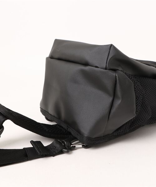 NEW ERA(ニューエラ)の「NEW ERA/ニューエラ ボディバッグ スリングボディバッグ 12L TPU ブラック 14521309(ボディバッグ/ウエストポーチ・メンズ・ブラック・FREE)」の17枚目の写真