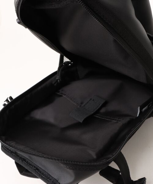 NEW ERA(ニューエラ)の「NEW ERA/ニューエラ ボディバッグ スリングボディバッグ 12L TPU ブラック 14521309(ボディバッグ/ウエストポーチ・メンズ・ブラック・FREE)」の18枚目の写真