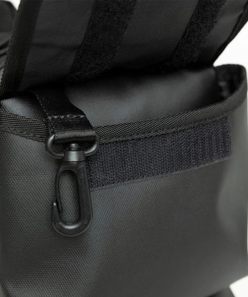 NEW ERA(ニューエラ)の「NEW ERA/ニューエラ ボディバッグ スリングボディバッグ 12L TPU ブラック 14521309(ボディバッグ/ウエストポーチ・メンズ・ブラック・FREE)」の6枚目の写真