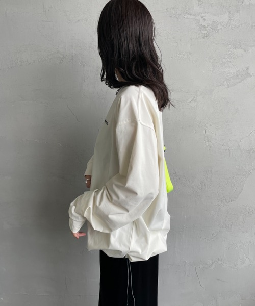 +phenix（プラスフェニックス）の「[＋phenix/プラスフェニックス] 別注 ワンポイント刺繍ロゴ ドローコードロンT（Tシャツ/カットソー・メンズ・ホワイト/ブラック/グレイッシュベージュ/チャコールグレー・M/L/XL）」の5枚目の写真