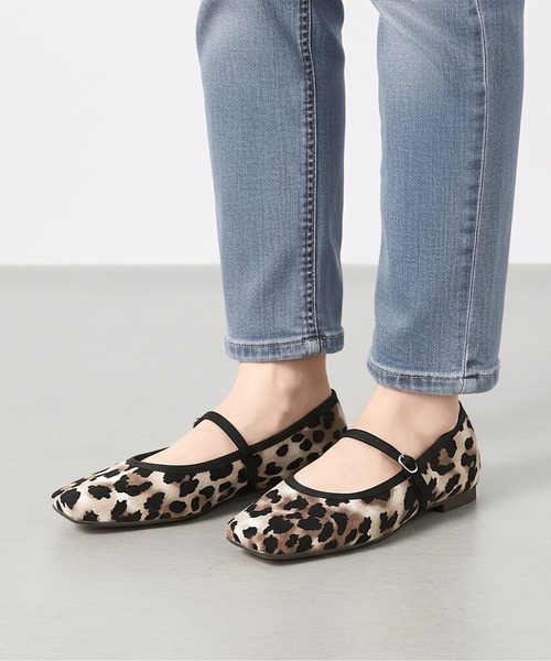 MAMIAN(マミアン)の「スクエアトゥ メリージェーン フラット(パンプス・レディース・レオパード/ブラック/ブラック系その他/シルバー/ブラック系その他2・24.5cm/24.0cm/23.5cm/23.0cm/25.0cm/22.5cm)」の5枚目の写真