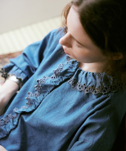 RNA-N(アールエヌエーエヌ)の「B2929 インディゴシャンブレーフリルシャツ(シャツ/ブラウス・レディース・インディゴブルー/ライトインディゴブルー・FREE)」の20枚目の写真