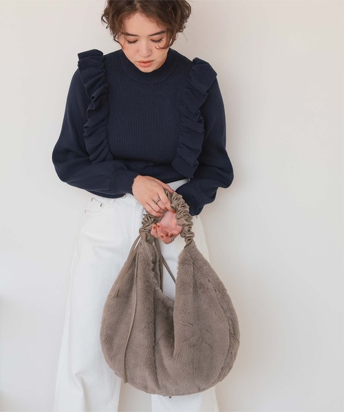 titivate(ティティベイト)の「2wayフェイクファーバッグ(ショルダーバッグ・レディース・グレイッシュベージュ/ブラック/グレー・FREE)」の9枚目の写真