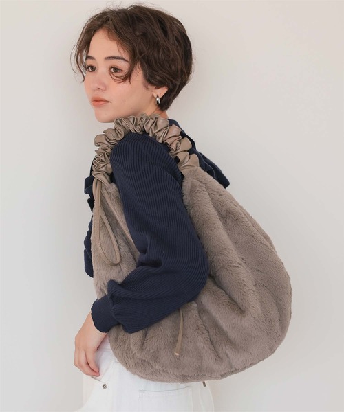 titivate(ティティベイト)の「2wayフェイクファーバッグ(ショルダーバッグ・レディース・グレイッシュベージュ/ブラック/グレー・FREE)」の12枚目の写真