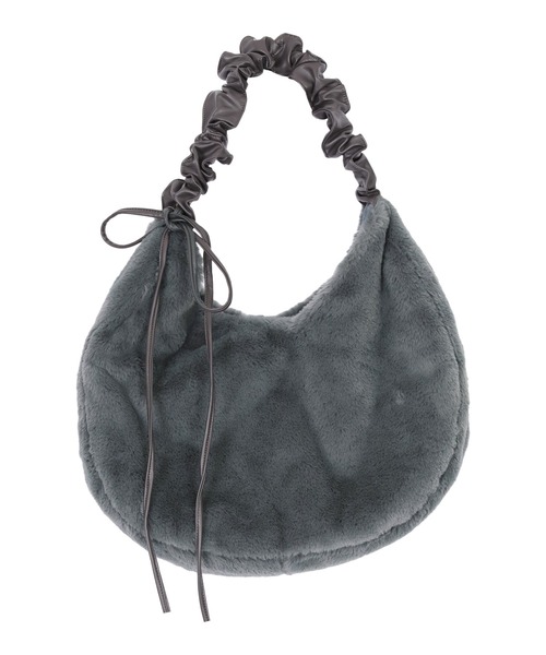 titivate(ティティベイト)の「2wayフェイクファーバッグ(ショルダーバッグ・レディース・グレイッシュベージュ/ブラック/グレー・FREE)」の17枚目の写真