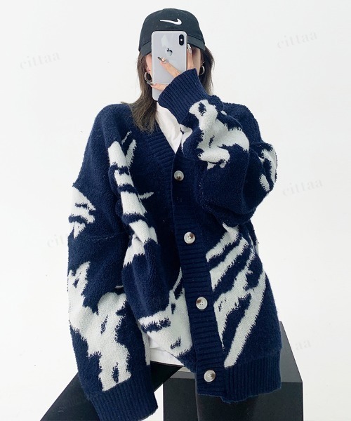 Dalfwin(ダールフィン)の「韓国ファッション 総柄ニットカーディガン(カーディガン/ボレロ・レディース・ネイビー/グレー・FREE)」の5枚目の写真