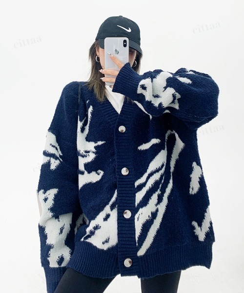 Dalfwin(ダールフィン)の「韓国ファッション 総柄ニットカーディガン(カーディガン/ボレロ・レディース・ネイビー/グレー・FREE)」の7枚目の写真