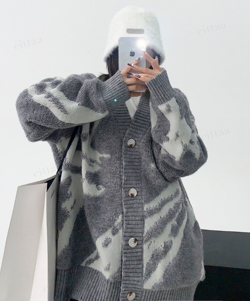 Dalfwin(ダールフィン)の「韓国ファッション 総柄ニットカーディガン(カーディガン/ボレロ・レディース・ネイビー/グレー・FREE)」の13枚目の写真