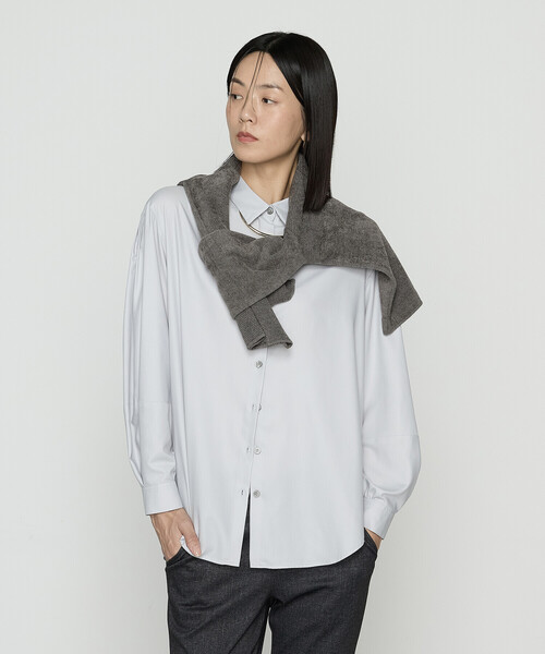 Gabardine K.T(ギャバジンケーティー)の「マイクロスパン タックボリューム袖のブラウス(シャツ/ブラウス・レディース・ライトグレー/ブラック/オフホワイト・9号/7号)」の7枚目の写真