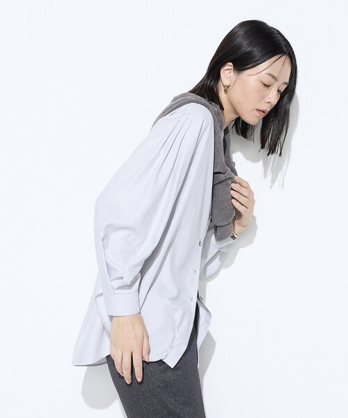 Gabardine K.T(ギャバジンケーティー)の「マイクロスパン タックボリューム袖のブラウス(シャツ/ブラウス・レディース・ライトグレー/ブラック/オフホワイト・9号/7号)」の21枚目の写真