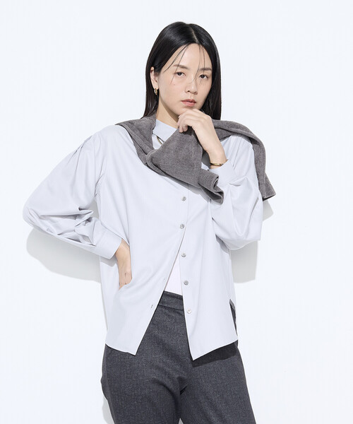 Gabardine K.T(ギャバジンケーティー)の「マイクロスパン タックボリューム袖のブラウス(シャツ/ブラウス・レディース・ライトグレー/ブラック/オフホワイト・9号/7号)」の3枚目の写真
