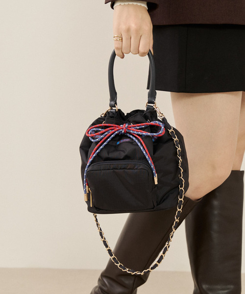 LeSportsac(レスポートサック)の「W DRAWSTRING CHAIN BAG アビスフロストCD(ショルダーバッグ・レディース・ブルー・FREE)」の2枚目の写真