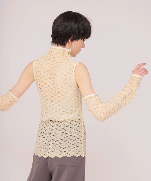DRESSLAVE(ドレスレイブ)の「sleeveless pull & armwarmer(スリーブレスレースプルオーバー&アームウォーマー)(Tシャツ/カットソー・レディース・ブラック/ベージュ・38)」の4枚目の写真