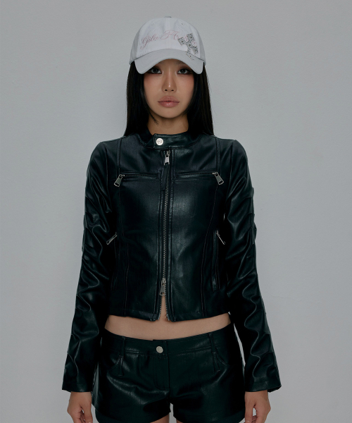 GILAARCHIVE（ギラアーカイブ）の「CROSS PATCHED WING BALLCAP_WHITE（キャップ・レディース・ホワイト・FREE）」の2枚目の写真