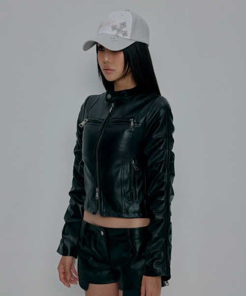 GILAARCHIVE（ギラアーカイブ）の「CROSS PATCHED WING BALLCAP_WHITE（キャップ・レディース・ホワイト・FREE）」の3枚目の写真