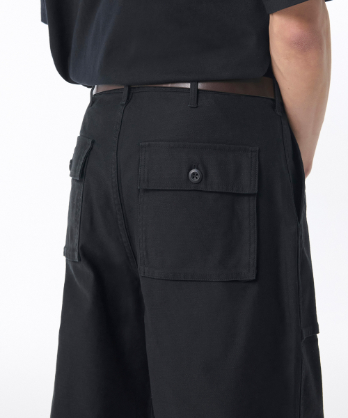 MUSINSA STANDARD（ムシンサスタンダード）の「バックサテンベロアポケットファティーグパンツ[ブラック]（その他パンツ・メンズ・その他・26/27/28/29/30/31/32/33/34/36/38/40）」の5枚目の写真