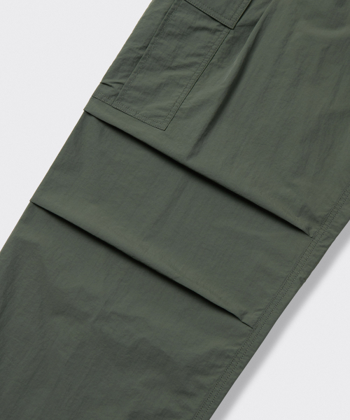 MUSINSA STANDARD（ムシンサスタンダード）の「ナイロンワンタックパラシュートカーゴパンツ[カーキ]（スウェットパンツ・メンズ・その他・40/38/42/36/34/32/30/26/28）」の6枚目の写真
