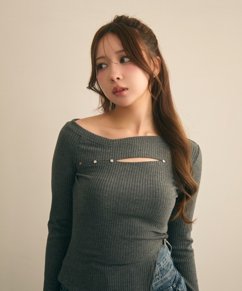 TITTY&CO.（ティティーアンドコー）の「アシメデザインスタッズリブトップス（Tシャツ/カットソー・レディース・グレー/ブラック・FREE）」の19枚目の写真