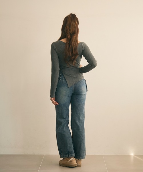 TITTY&CO.（ティティーアンドコー）の「アシメデザインスタッズリブトップス（Tシャツ/カットソー・レディース・グレー/ブラック・FREE）」の3枚目の写真