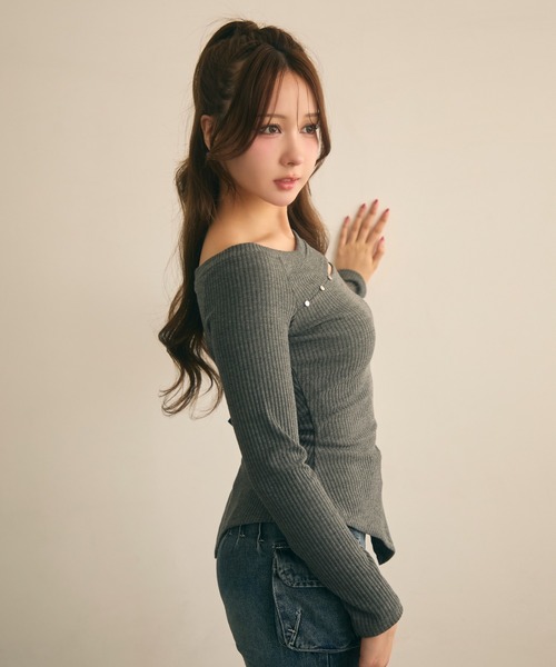 TITTY&CO.（ティティーアンドコー）の「アシメデザインスタッズリブトップス（Tシャツ/カットソー・レディース・グレー/ブラック・FREE）」の20枚目の写真