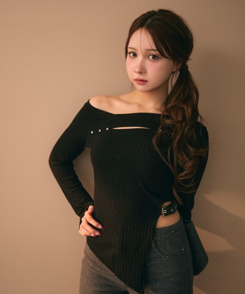 TITTY&CO.（ティティーアンドコー）の「アシメデザインスタッズリブトップス（Tシャツ/カットソー・レディース・グレー/ブラック・FREE）」の11枚目の写真