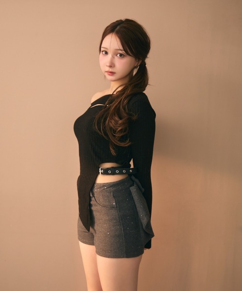 TITTY&CO.（ティティーアンドコー）の「アシメデザインスタッズリブトップス（Tシャツ/カットソー・レディース・グレー/ブラック・FREE）」の15枚目の写真