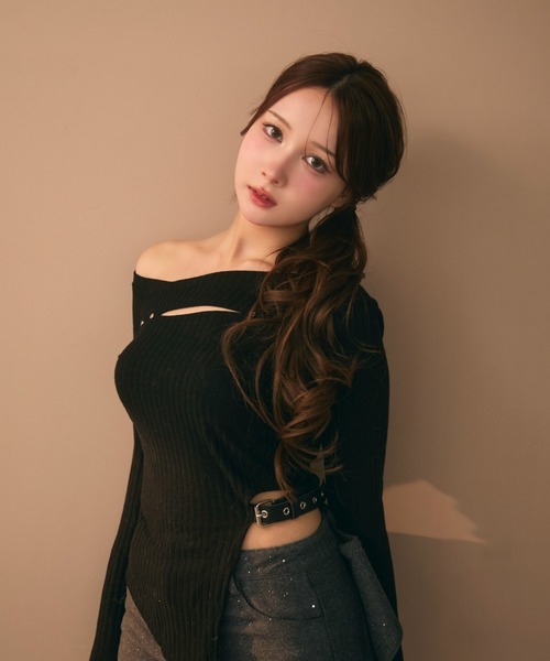 TITTY&CO.（ティティーアンドコー）の「アシメデザインスタッズリブトップス（Tシャツ/カットソー・レディース・グレー/ブラック・FREE）」の9枚目の写真