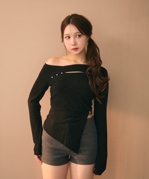 TITTY&CO.（ティティーアンドコー）の「アシメデザインスタッズリブトップス（Tシャツ/カットソー・レディース・グレー/ブラック・FREE）」の18枚目の写真