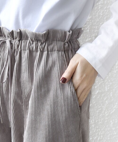 SHIPS(シップス)の「〈洗濯機可能〉TUMUGITO(R) コーデュロイ ドロスト パンツ 2(その他パンツ・レディース・グレー系/ネイビー/サンドベージュ・ONE SIZE)」の5枚目の写真