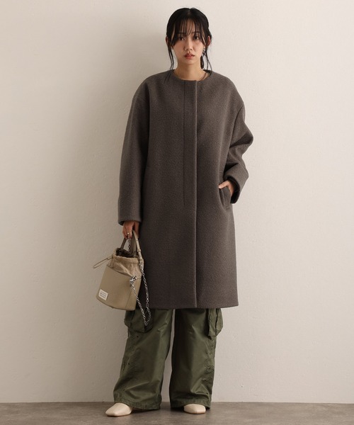 ElegChic(エレグシック)の「フェイクウールラムライクコート(ノーカラーコート・レディース・モカ/アイボリー/ネイビー・M/L)」の15枚目の写真