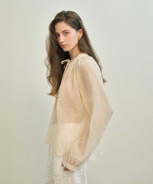 MAYVERU(メイバーユー)の「Thea Blouse _ Cream(シャツ/ブラウス・レディース・Cream・FREE)」の2枚目の写真