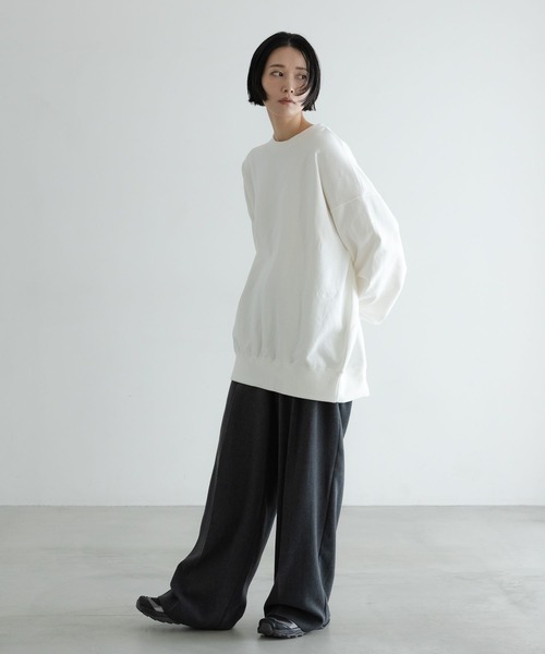 LOWRYS FARM（ローリーズファーム）の「LFM(U)【HELLO KITTY】スウェットクルー　608019（スウェット・メンズ・オフホワイト/ブラック・MEDIUM/LARGE）」の4枚目の写真