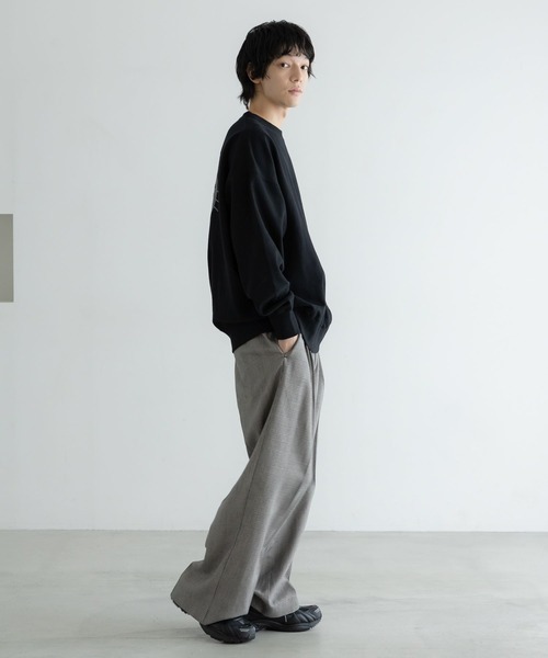 LOWRYS FARM（ローリーズファーム）の「LFM(U)【HELLO KITTY】スウェットクルー　608019（スウェット・メンズ・オフホワイト/ブラック・MEDIUM/LARGE）」の7枚目の写真