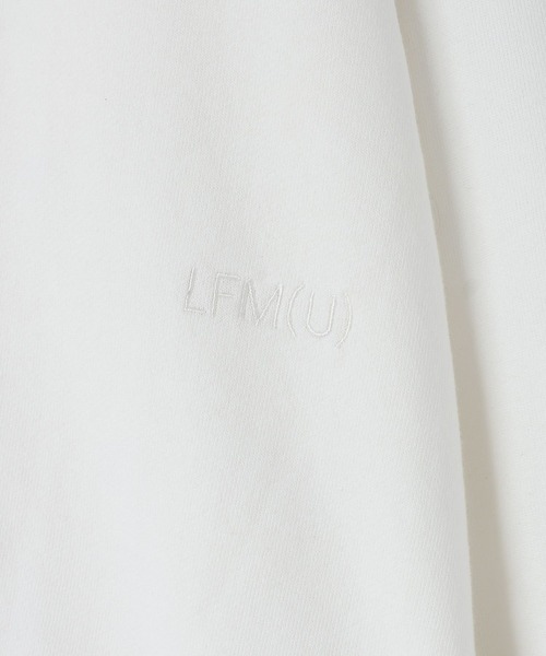 LOWRYS FARM（ローリーズファーム）の「LFM(U)【HELLO KITTY】スウェットクルー　608019（スウェット・メンズ・オフホワイト/ブラック・MEDIUM/LARGE）」の18枚目の写真