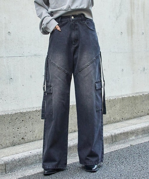 ANAP（アナップ）の「スタッズ デザイン カーゴ デニムパンツ（デニムパンツ・レディース・ダークアッシュ/ブルー・M/S）」の2枚目の写真