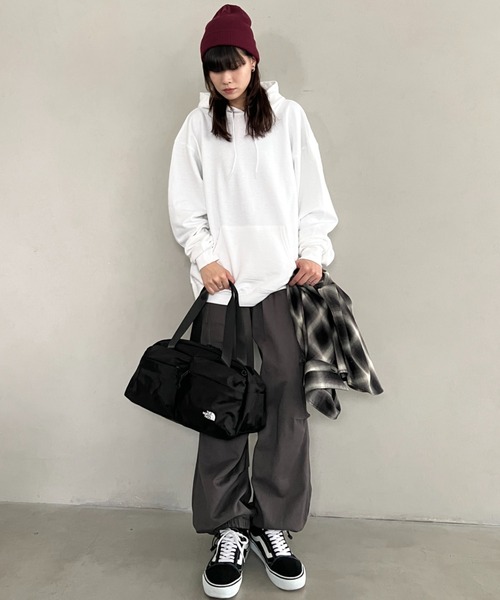 THE NORTH FACE(ザノースフェイス)の「THE NORTH FACE(ザ・ノースフェイス)/A4収納可 軽量 ダッフルバッグ ショルダーバッグ ボストンバッグ ロゴプリント/SP DUFFLE BAG S(ボストンバッグ・レディース・ブラウン/ブラック/カーキ/ダークパープル・FREE)」の16枚目の写真