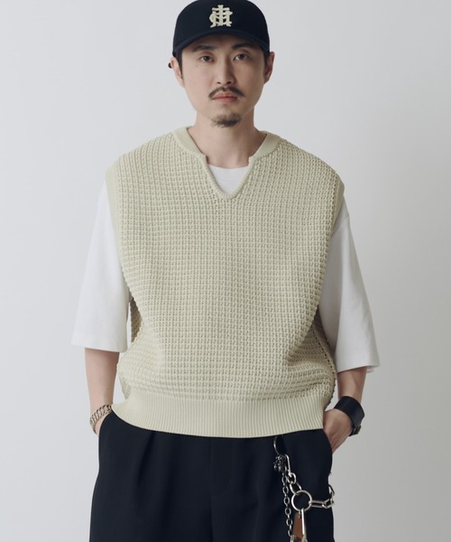 Lui's（ルイス）の「SURJENT ノースリーブスキッパーニット（ニット/セーター・メンズ・ブラック/アイボリー・1/2）」の3枚目の写真