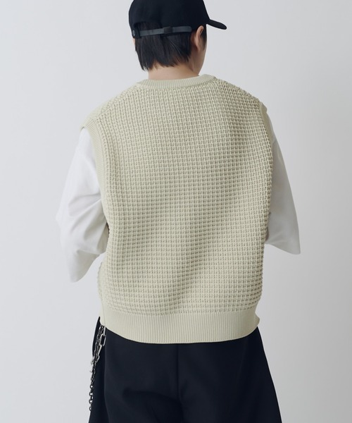 Lui's（ルイス）の「SURJENT ノースリーブスキッパーニット（ニット/セーター・メンズ・ブラック/アイボリー・1/2）」の5枚目の写真